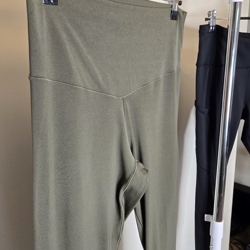 Offline By Aerie Real Me 7/8 High-Rise Legging Olive Grenn Leggings Size Large - Picture 6 of 10